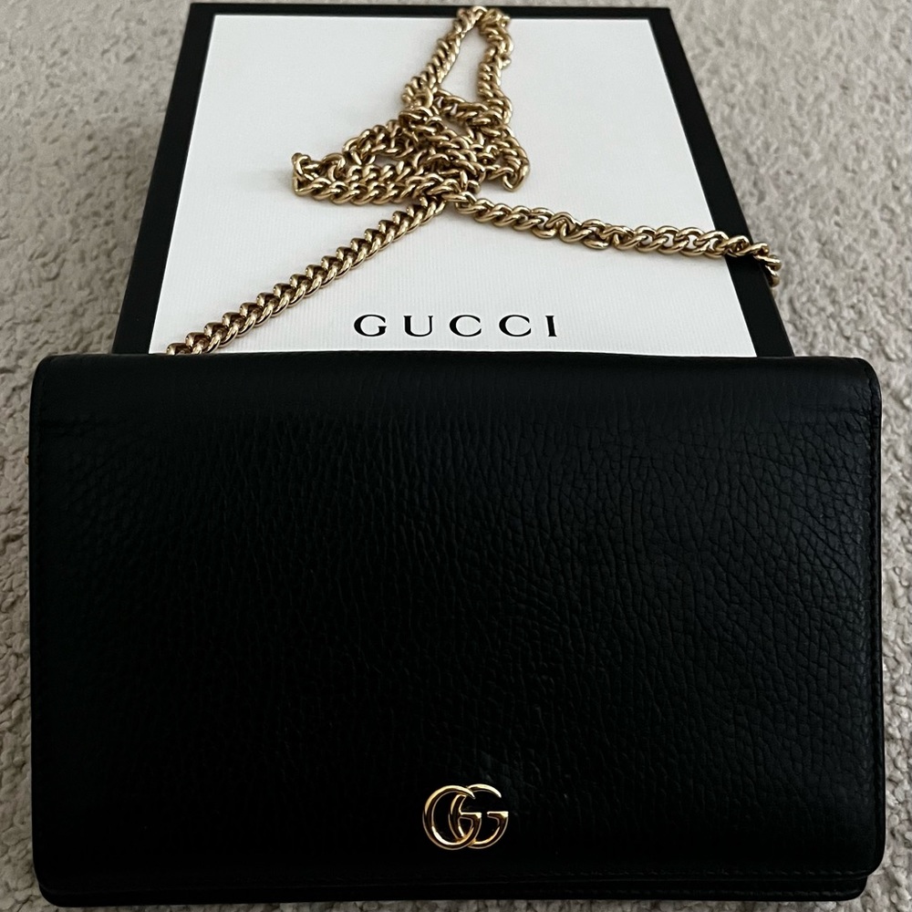 Black Leather Gucci Crossbody with gold hardware